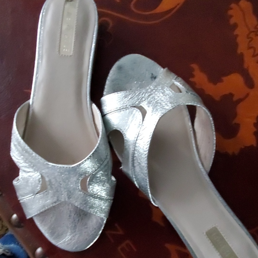 Slippers - Picture 2 of 4